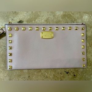 Michael Kors wristlet.  No flaws!💕